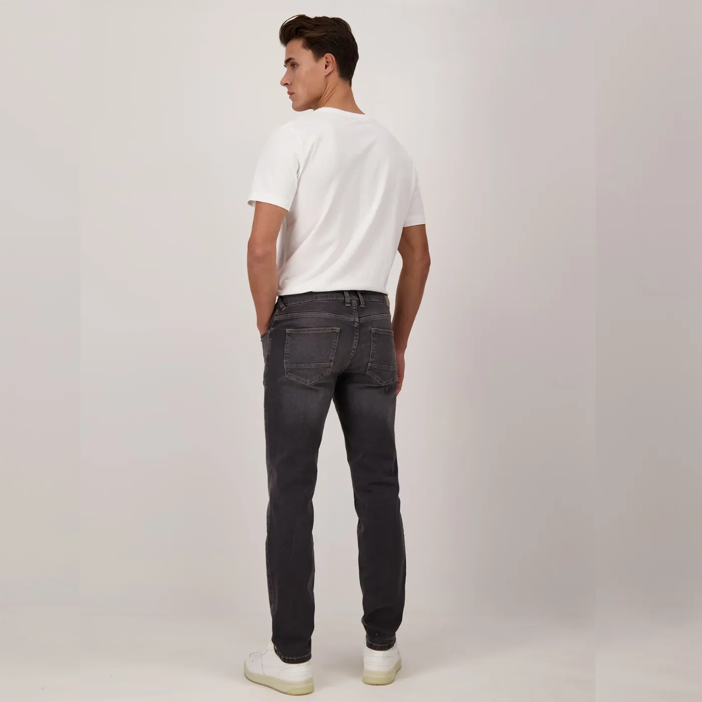 Fynch Hatton Modern Fit Washed Jean | Blue / Black